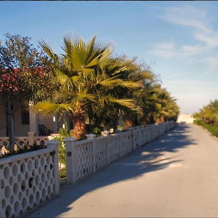 Villaggio Turistico La Baia Degli Angeli Маргерита-ди-Савойя Экстерьер фото